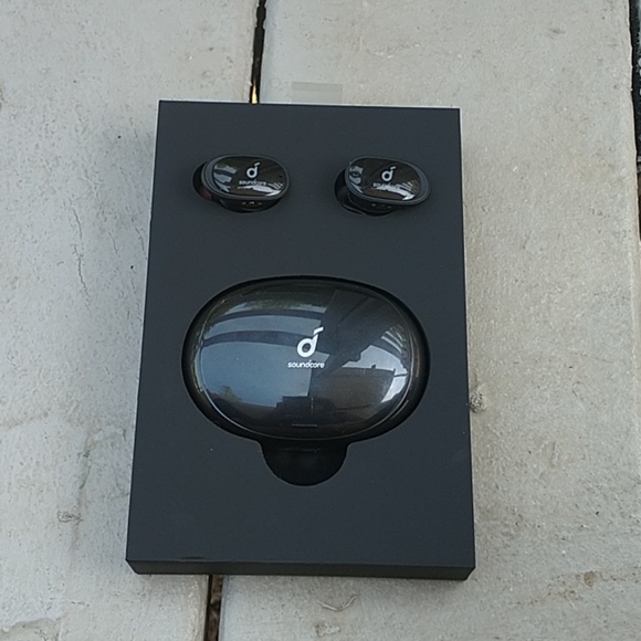 Flawless soundcore ear buds - Picture 2 of 5